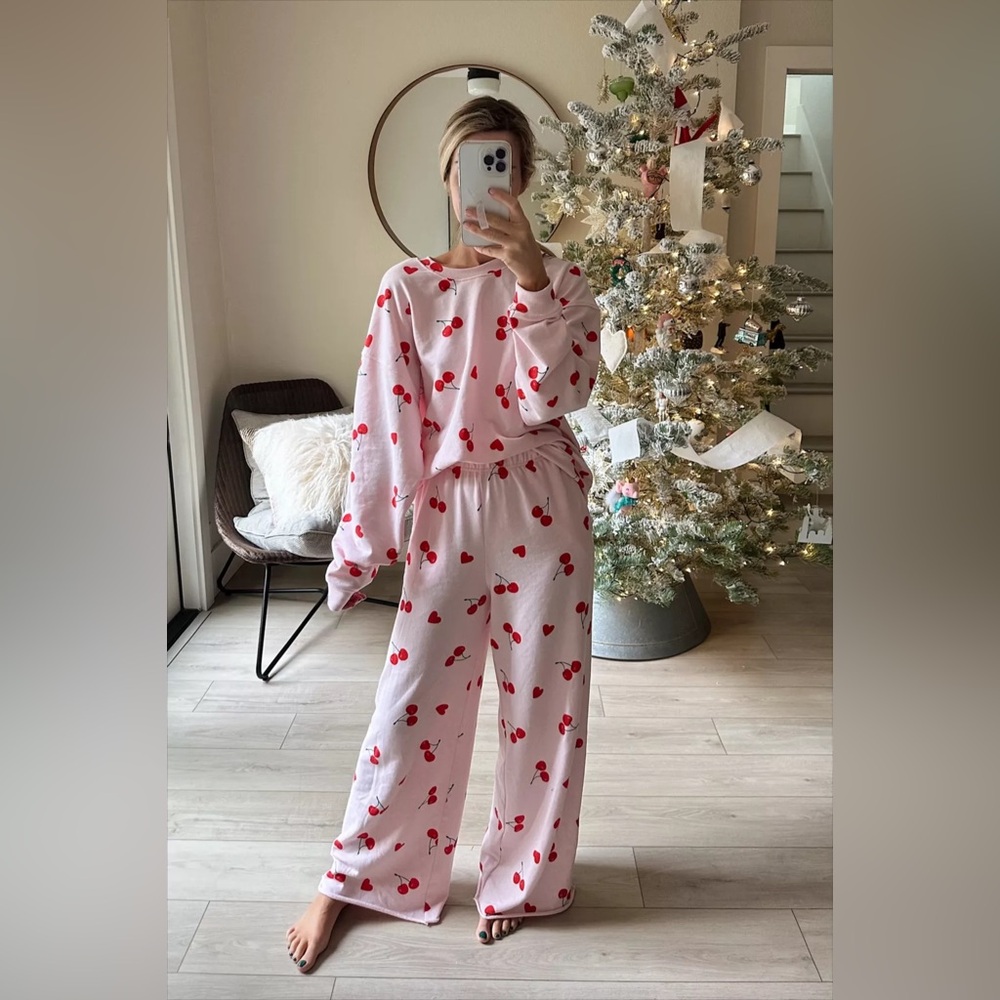 Target Cherry Hearts Sweatshirt Sweatpants 2-Piece Set Pink Valentine’s Day NWT - Picture 2 of 11